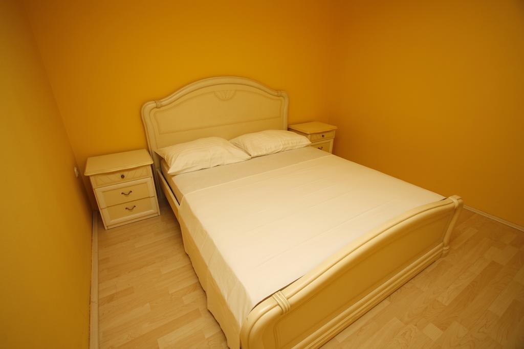 Apartments Snjezana Baska Voda Exterior photo