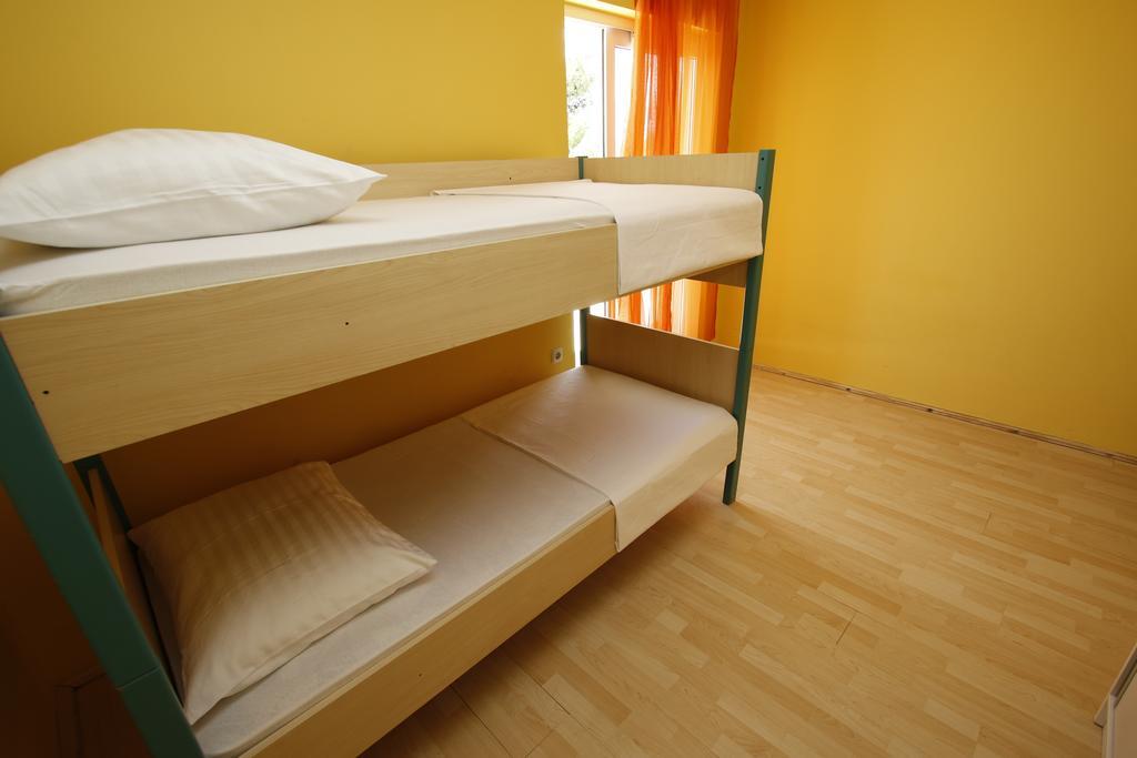 Apartments Snjezana Baska Voda Exterior photo